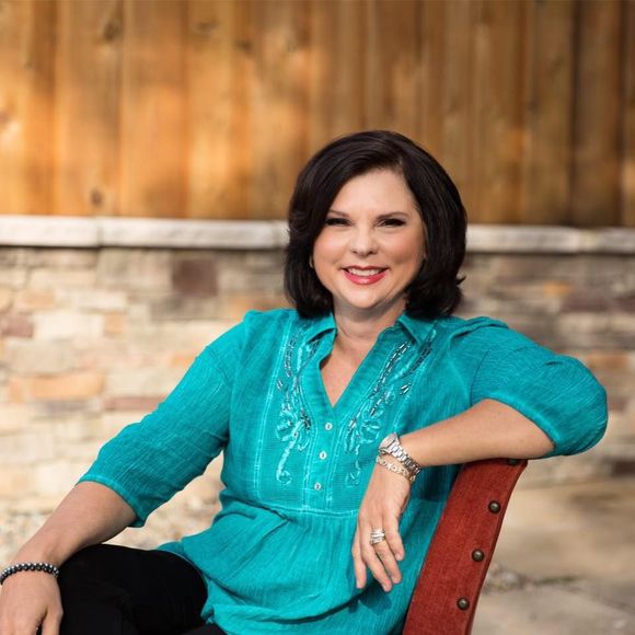 Meet your Posher, Sandy - Picture 1 of 1